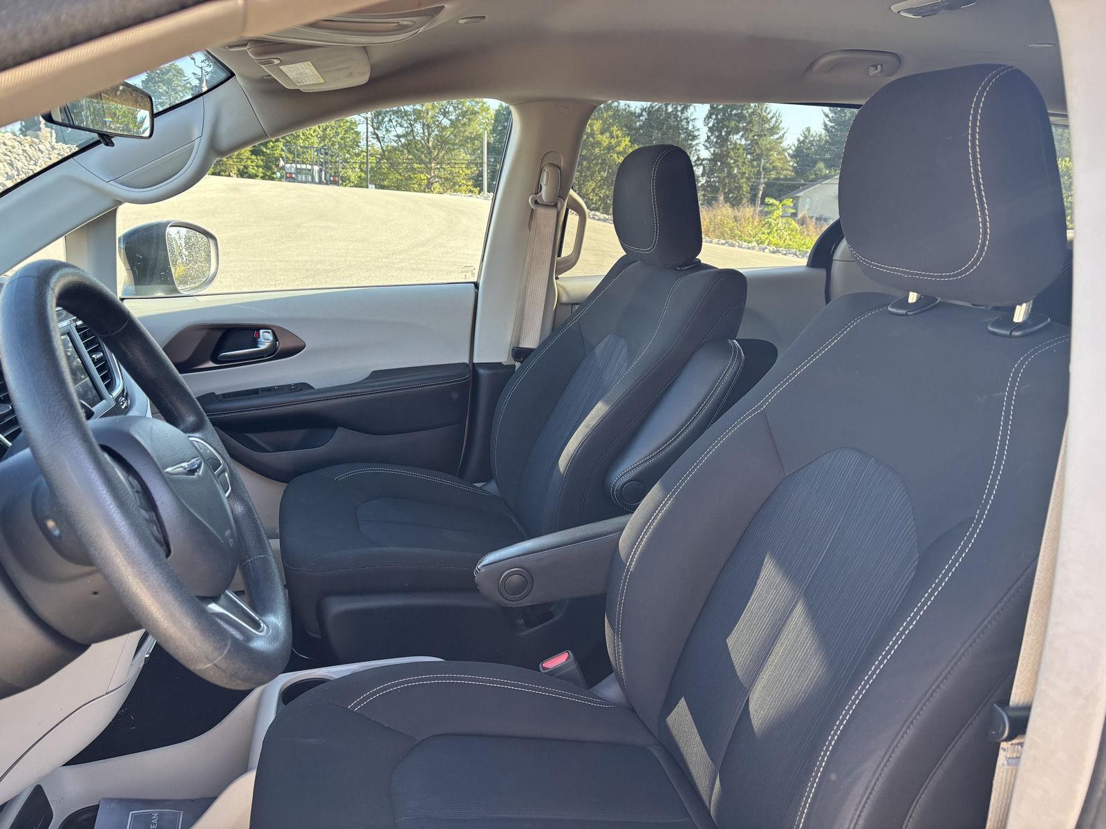 2021 Chrysler Voyager L photo 4