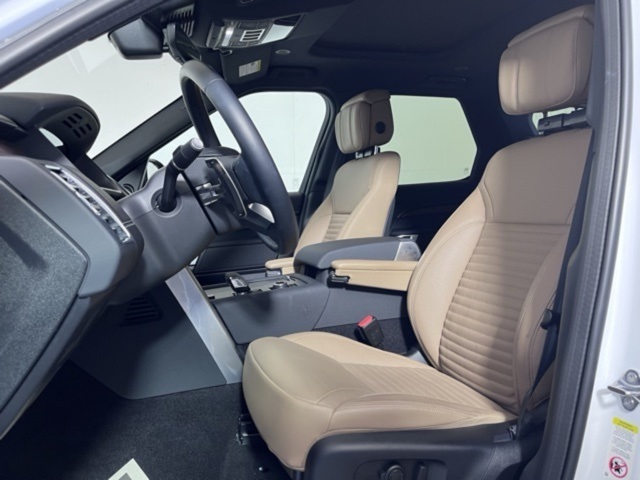 2025 Land Rover Discovery SE photo 10
