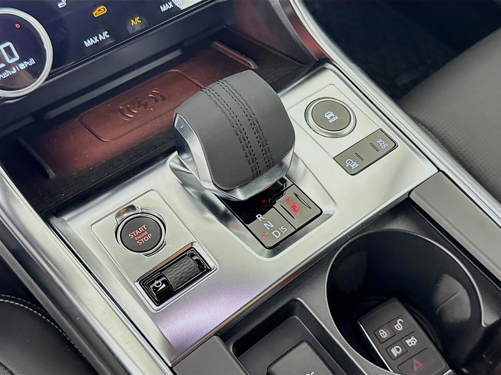 2024 Jaguar XF P300 R-Dynamic SE photo 18