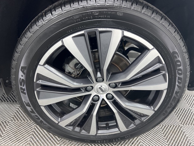 2022 Volvo XC60 B5 Momentum photo 9