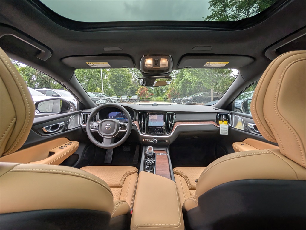 2026 Volvo V60 Cross Country B5 photo 8