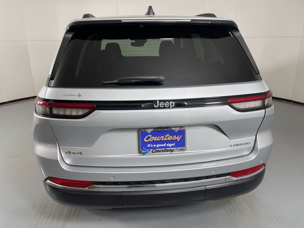 2023 Jeep Grand Cherokee Laredo photo 5