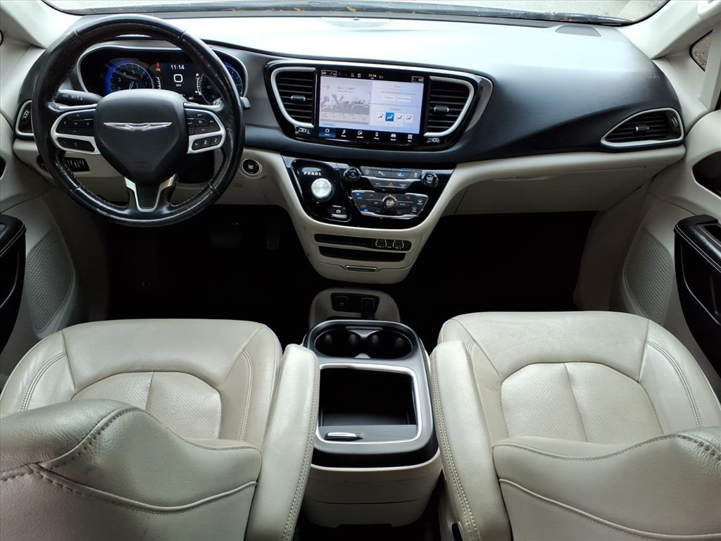2021 Chrysler Pacifica Touring L photo 9