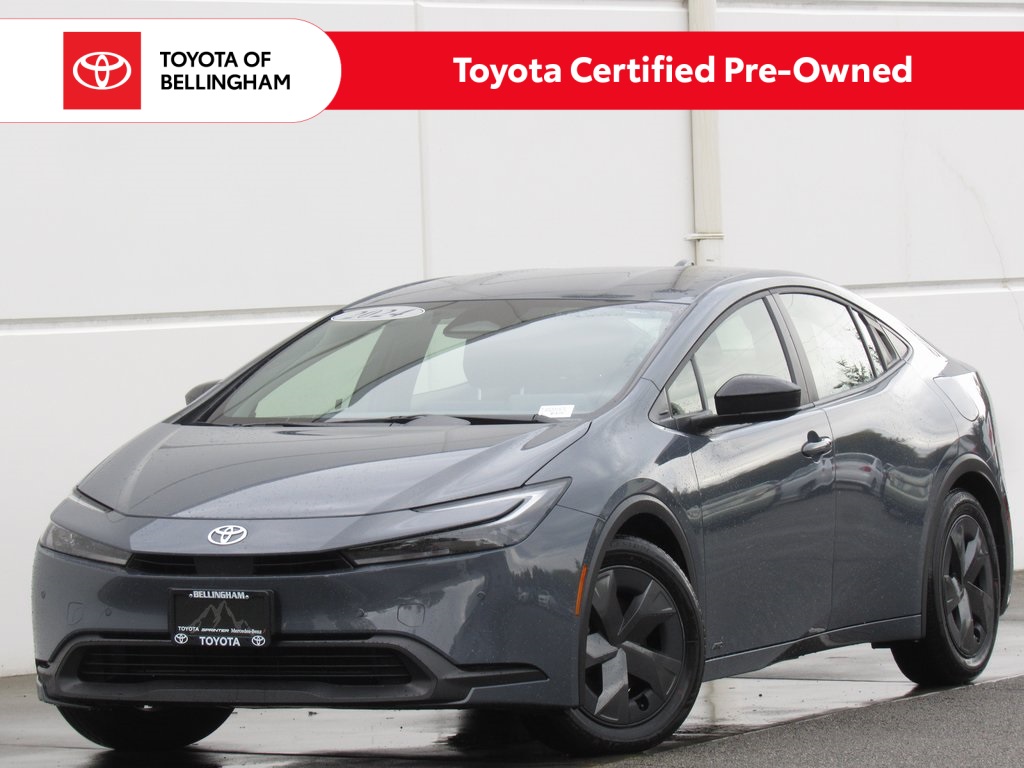 2024 Toyota Prius LE's photo