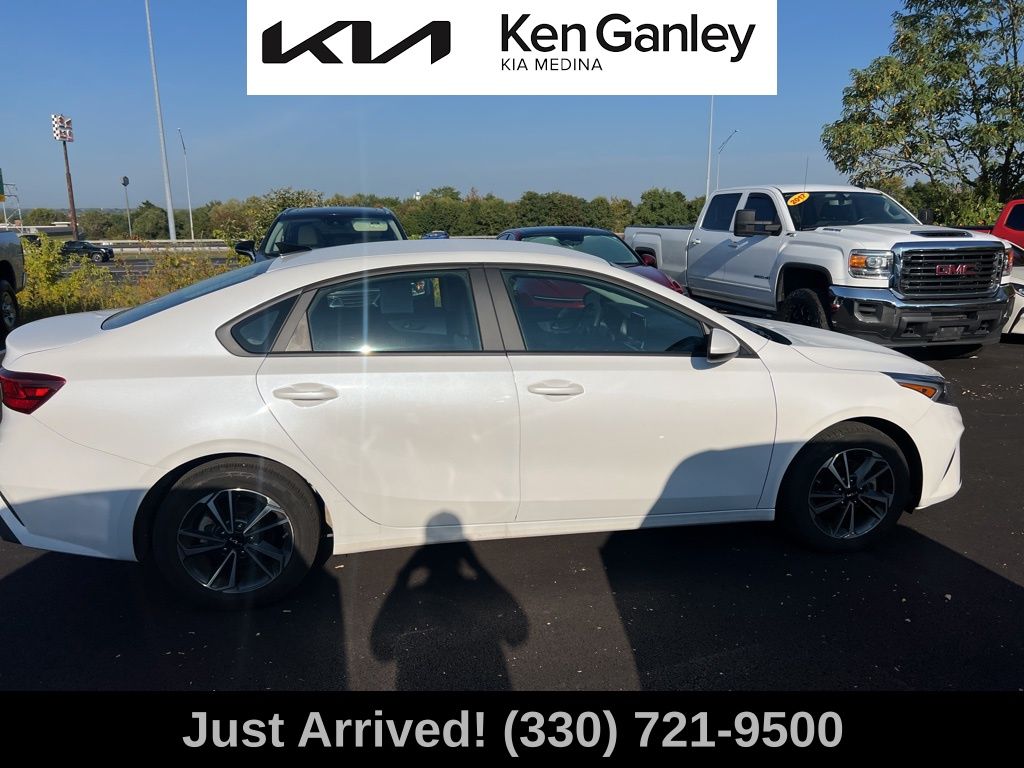 2023 Kia Forte LXS photo 4