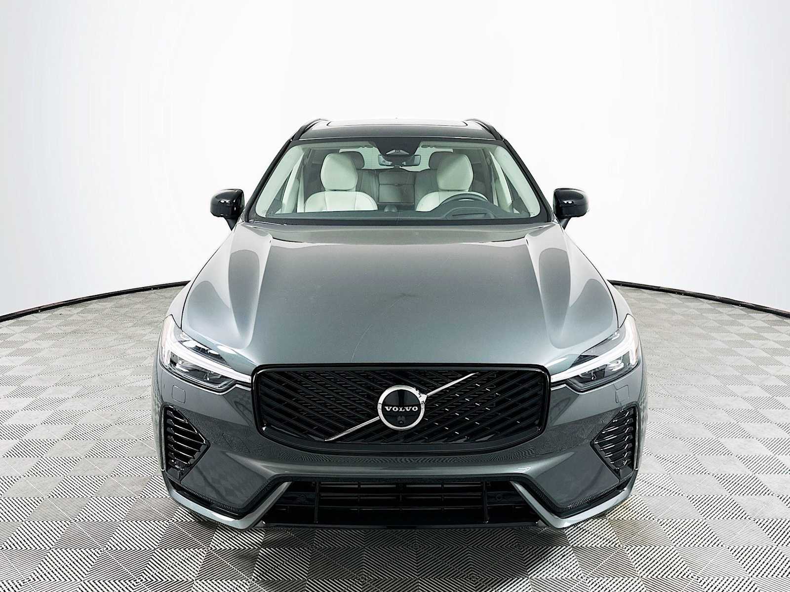 2026 Volvo XC60 photo 2