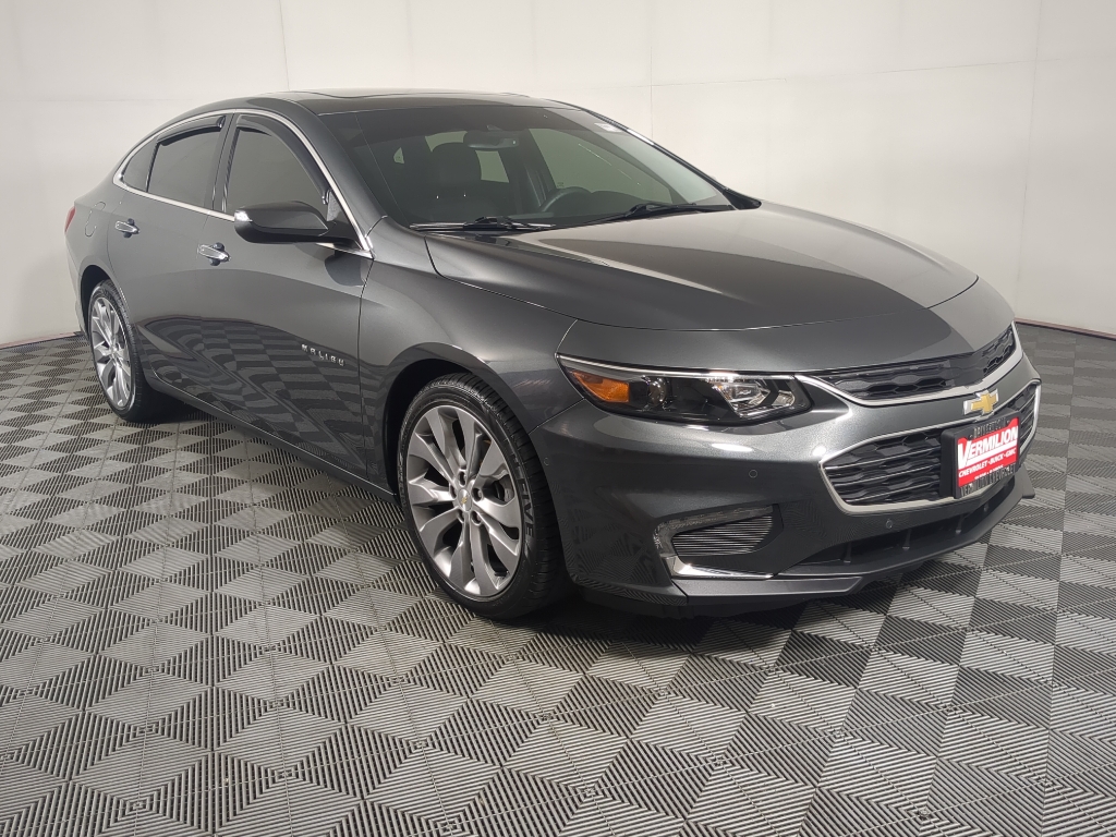 2017 Chevrolet Malibu Premier photo 2
