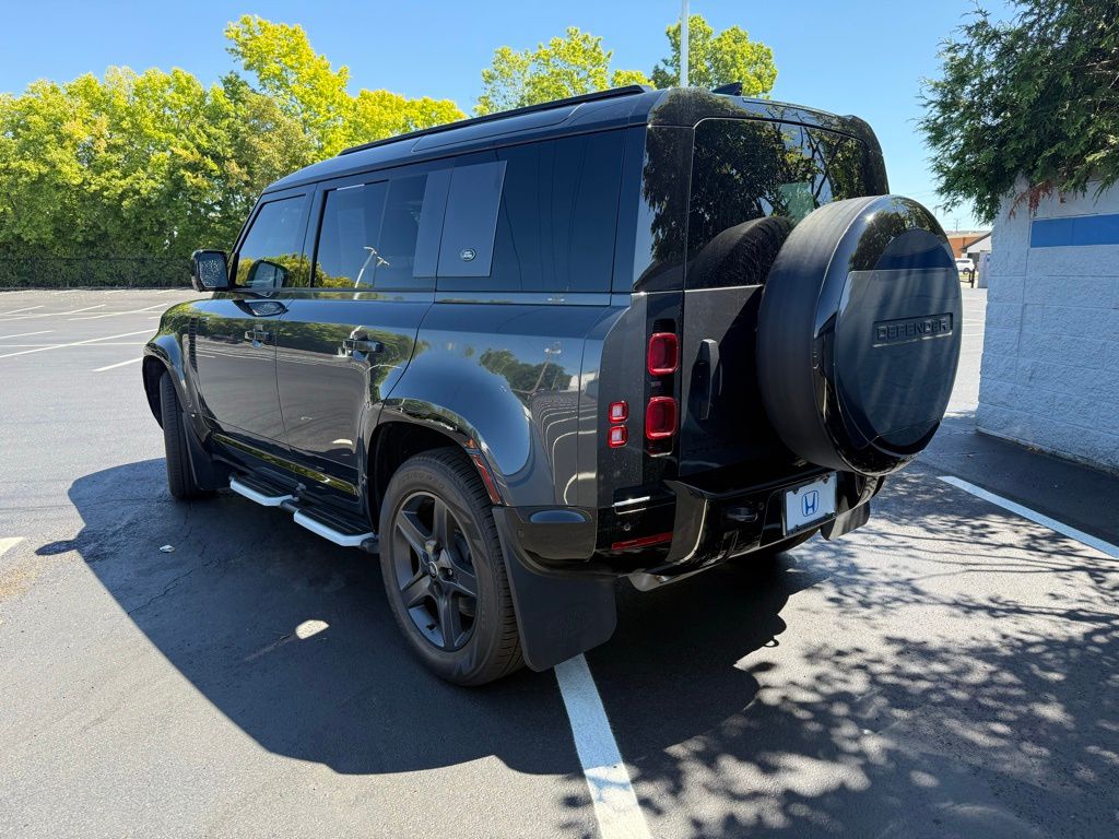 2024 Land Rover Defender 110 X-Dynamic SE photo 2