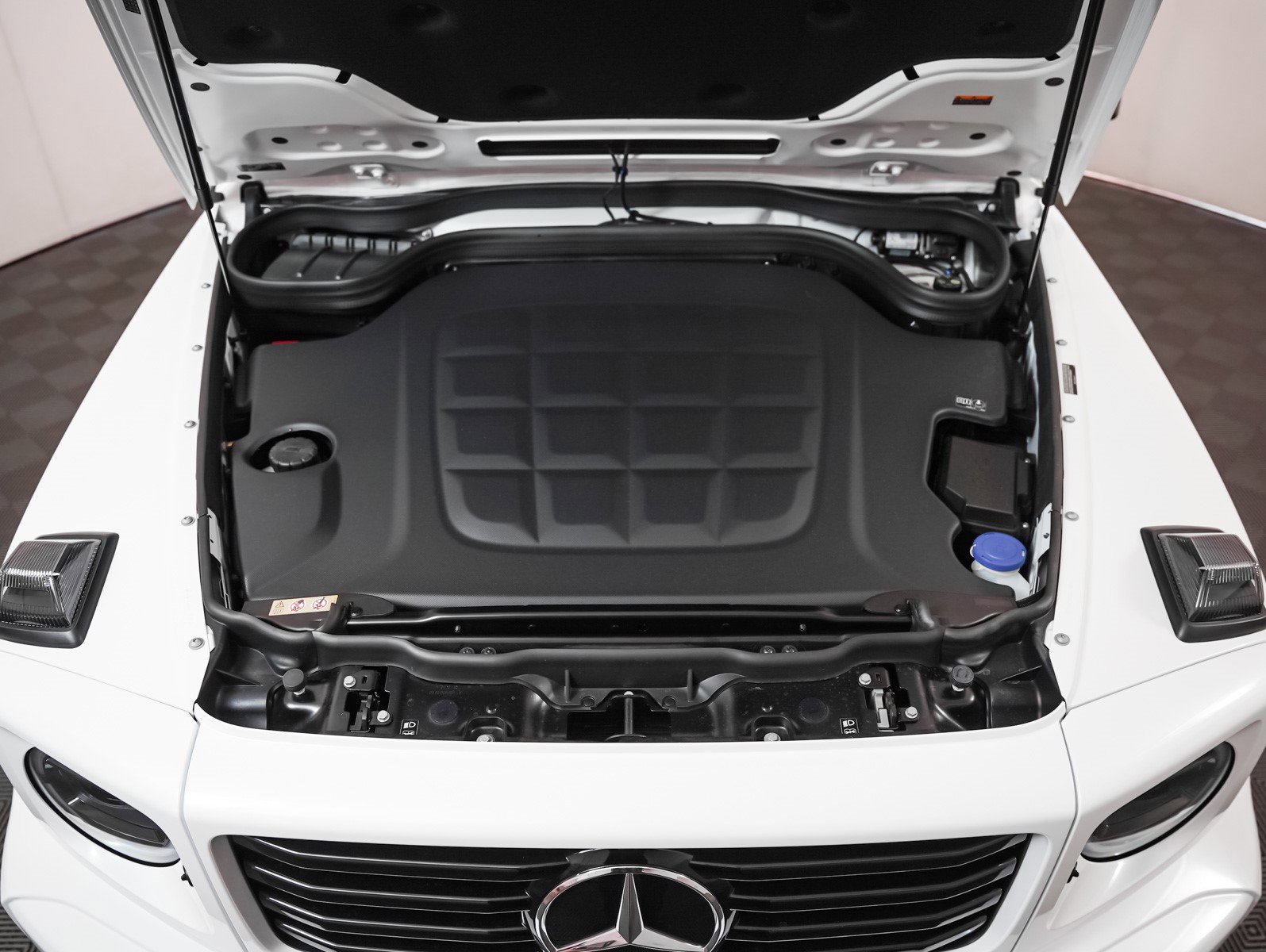 2025 Mercedes Benz G photo 3