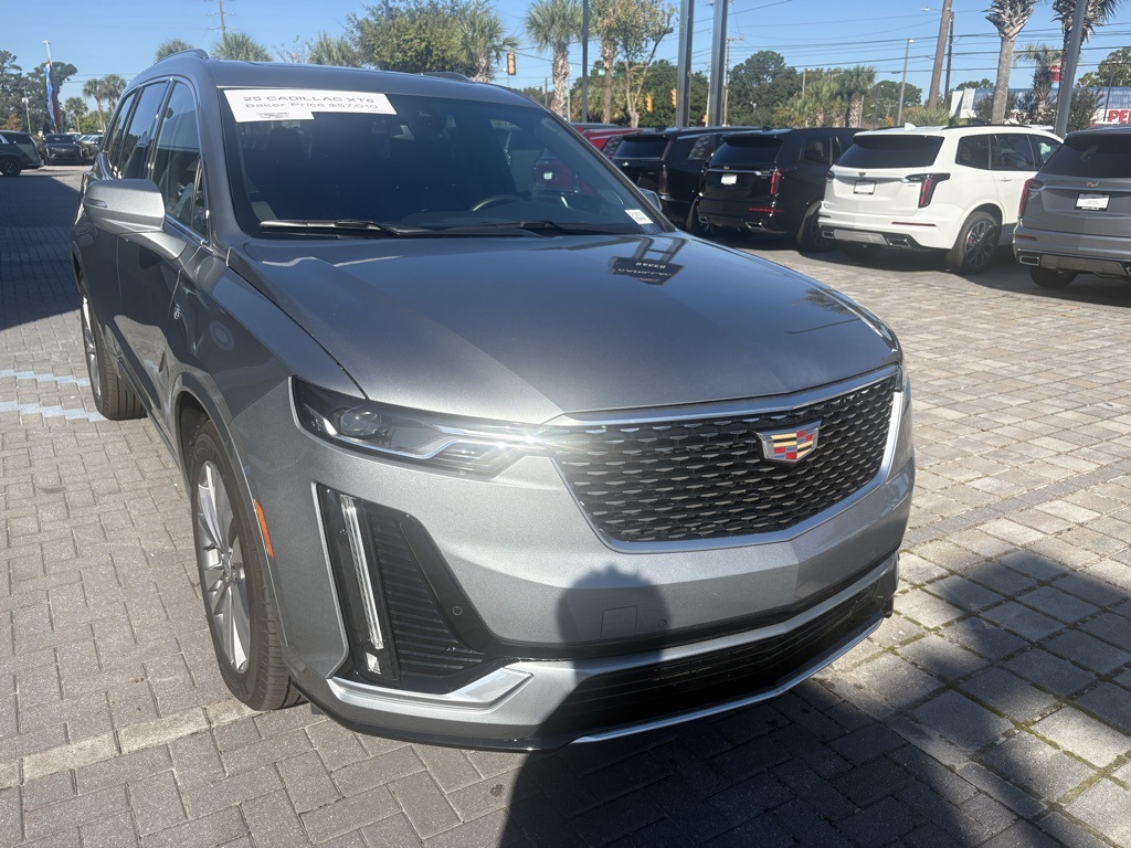 2025 Cadillac XT6 Premium Luxury photo 4