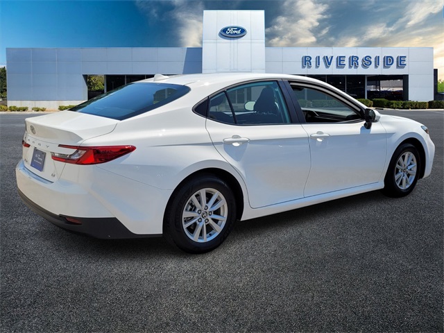 2025 Toyota Camry LE photo 7