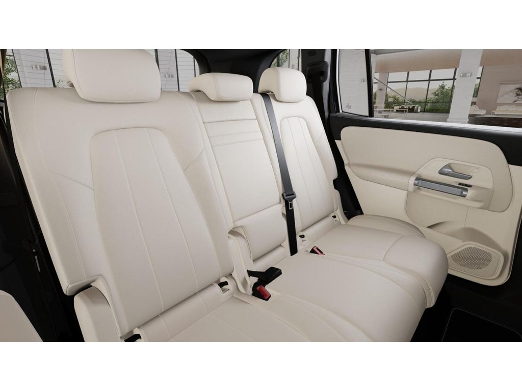 2025 Mercedes Benz GLB 250 photo 5