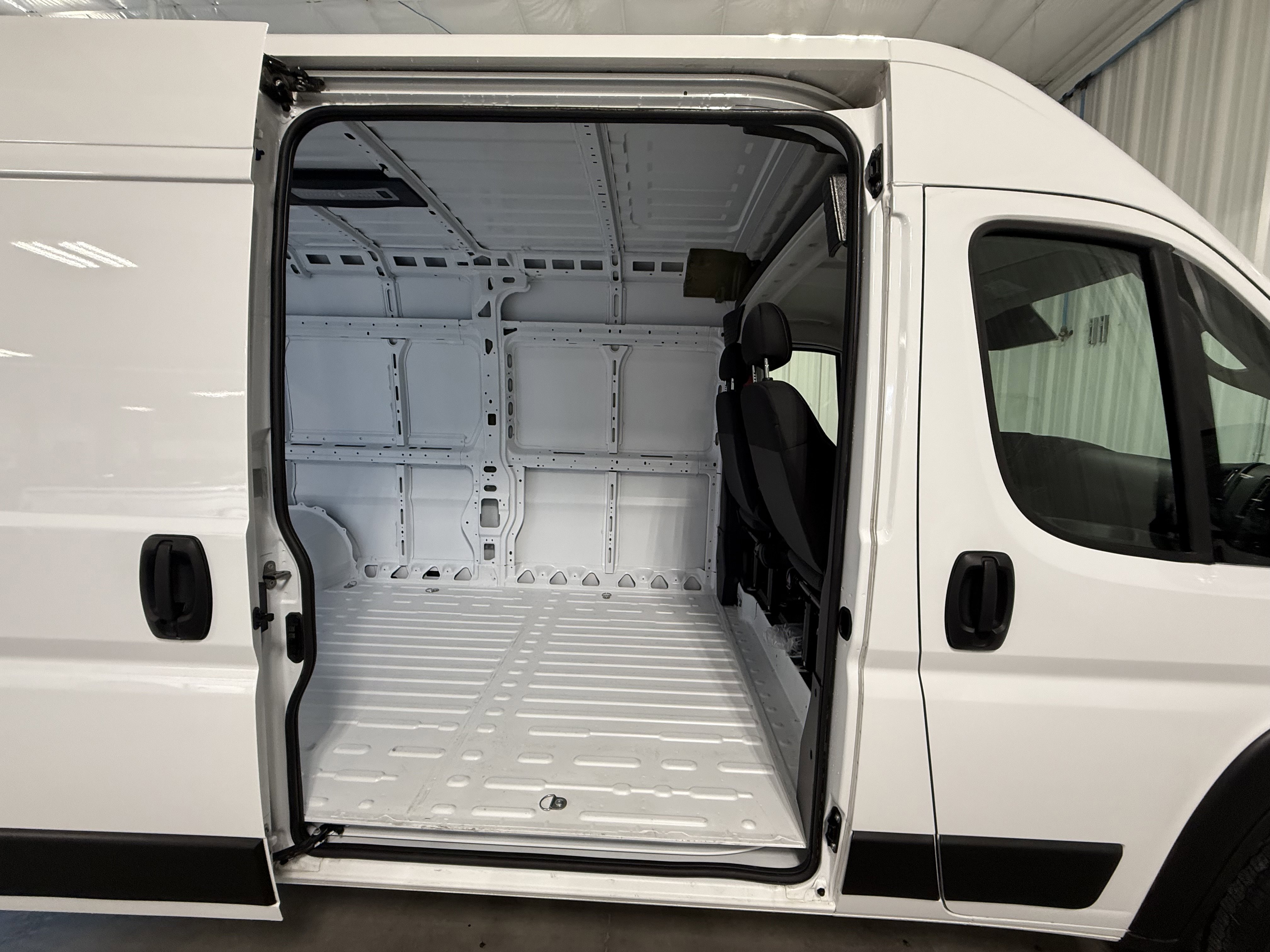 2025 Ram ProMaster 2500 photo 3