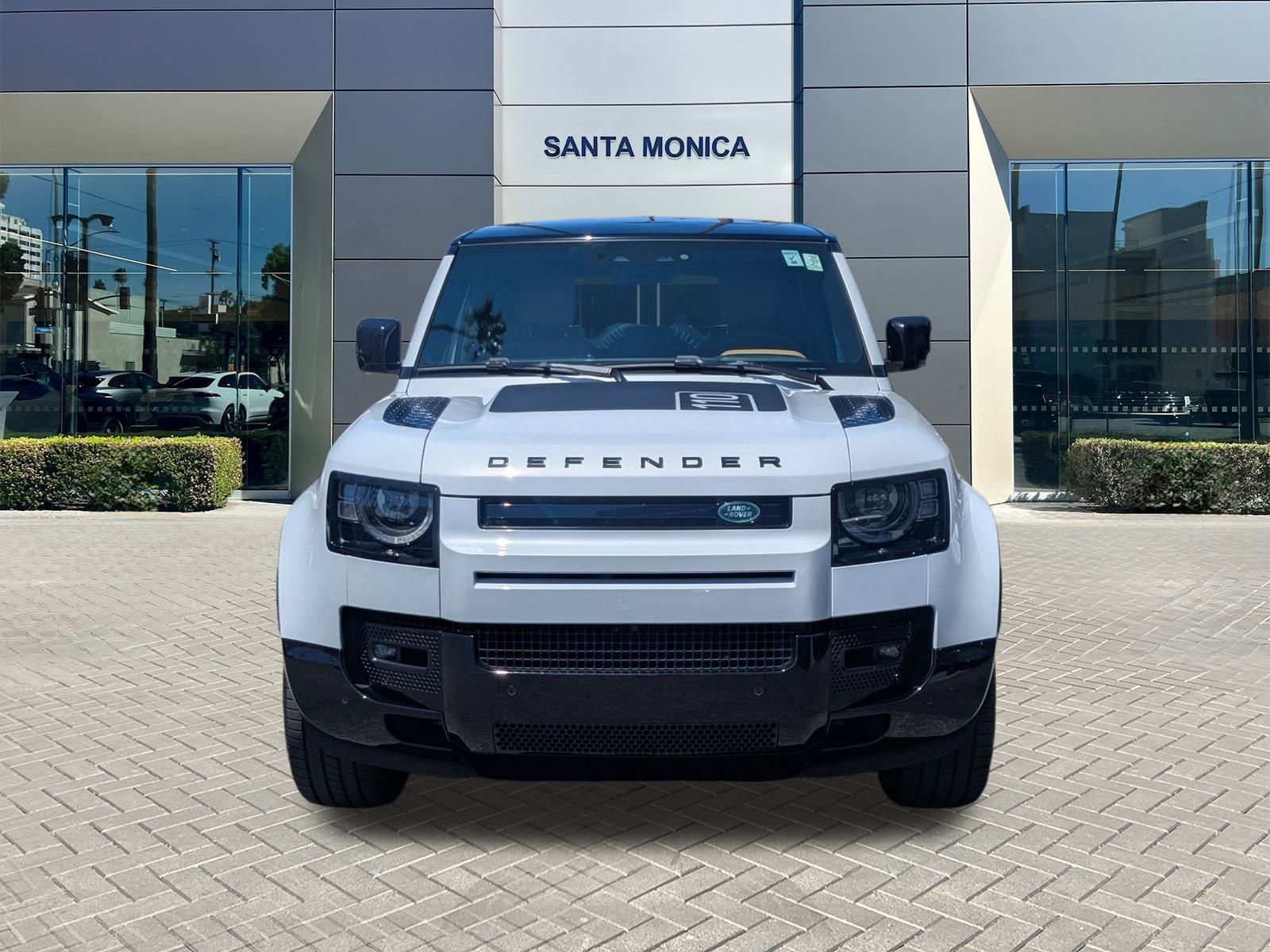 2023 Land Rover Defender 110 V8 photo 2
