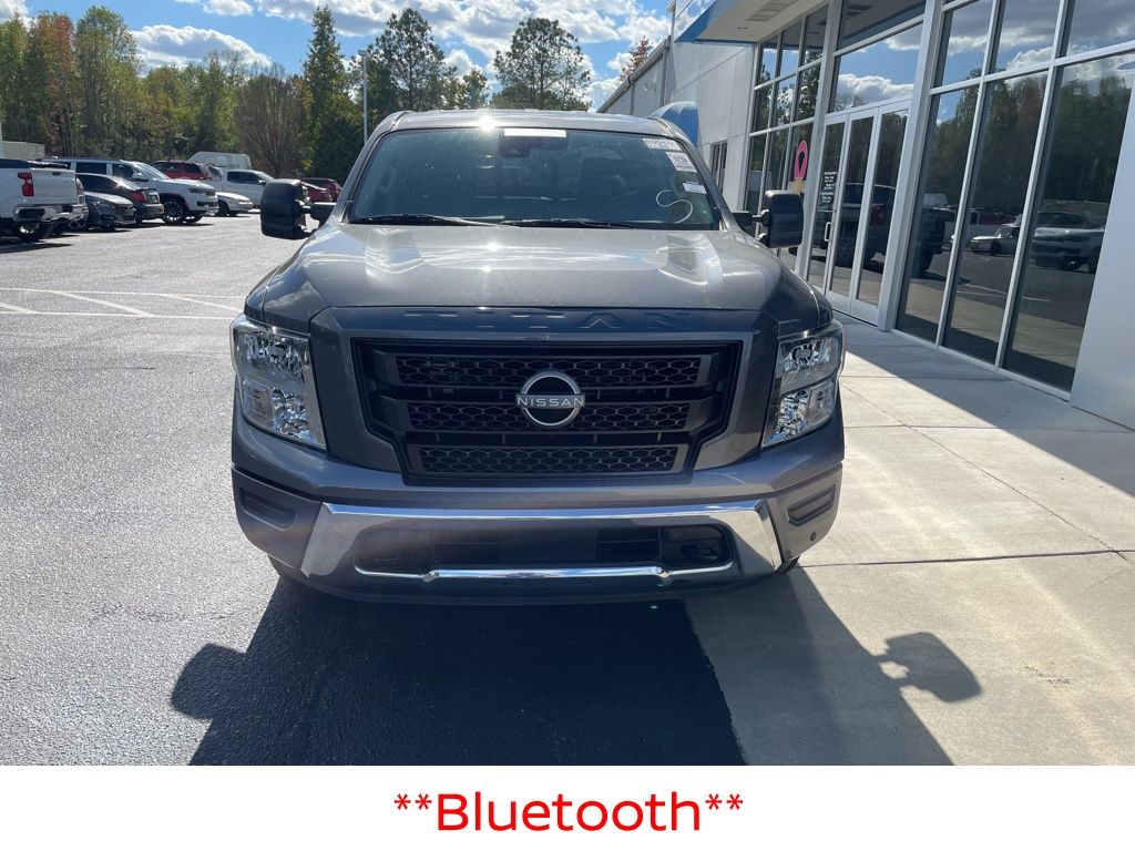 2024 Nissan Titan SV photo 2