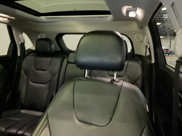 2016 Ford Edge Titanium photo 19
