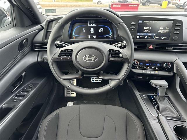 2025 Hyundai Elantra SEL Sport photo 2