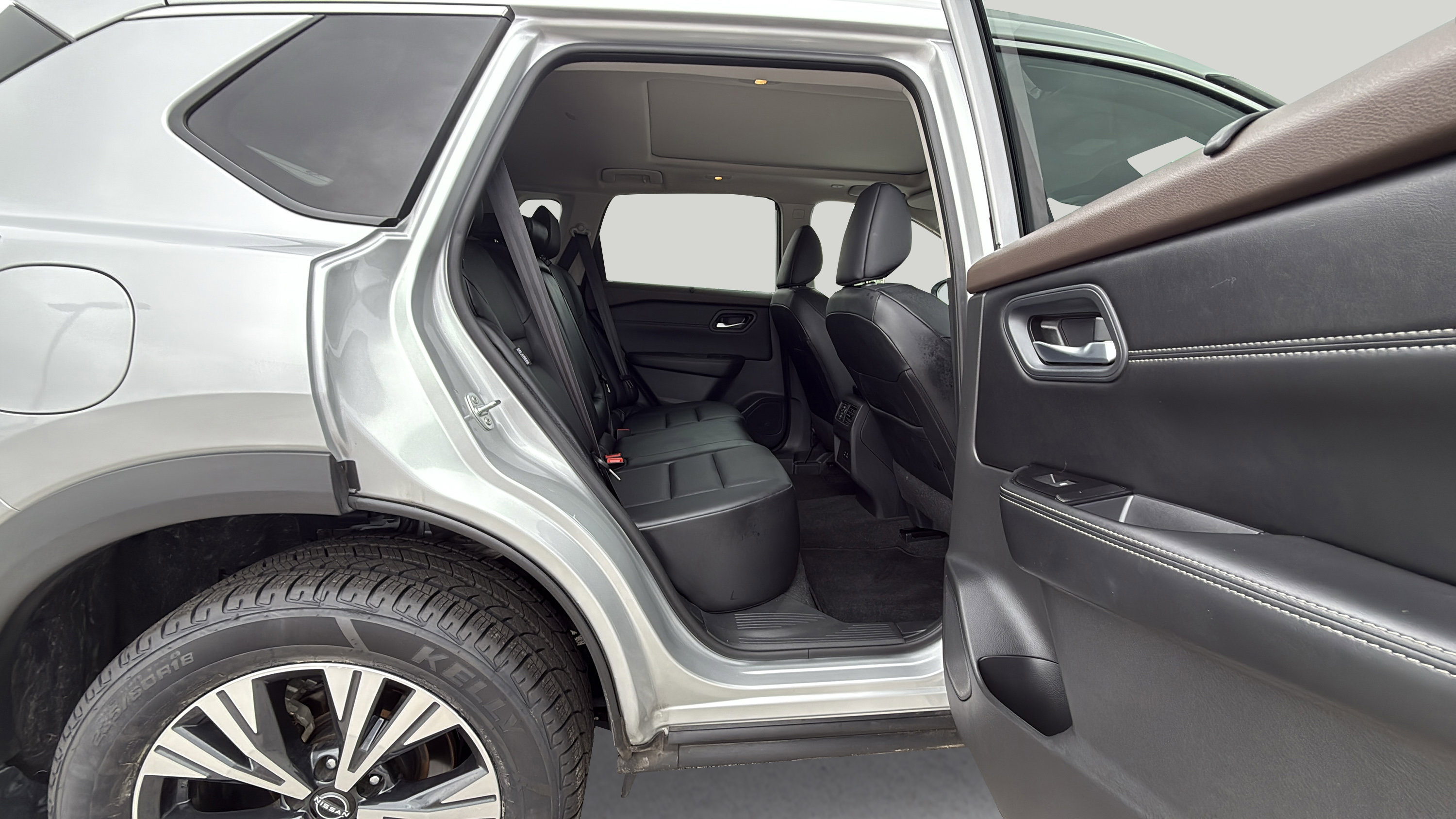 2023 Nissan Rogue SV photo 15