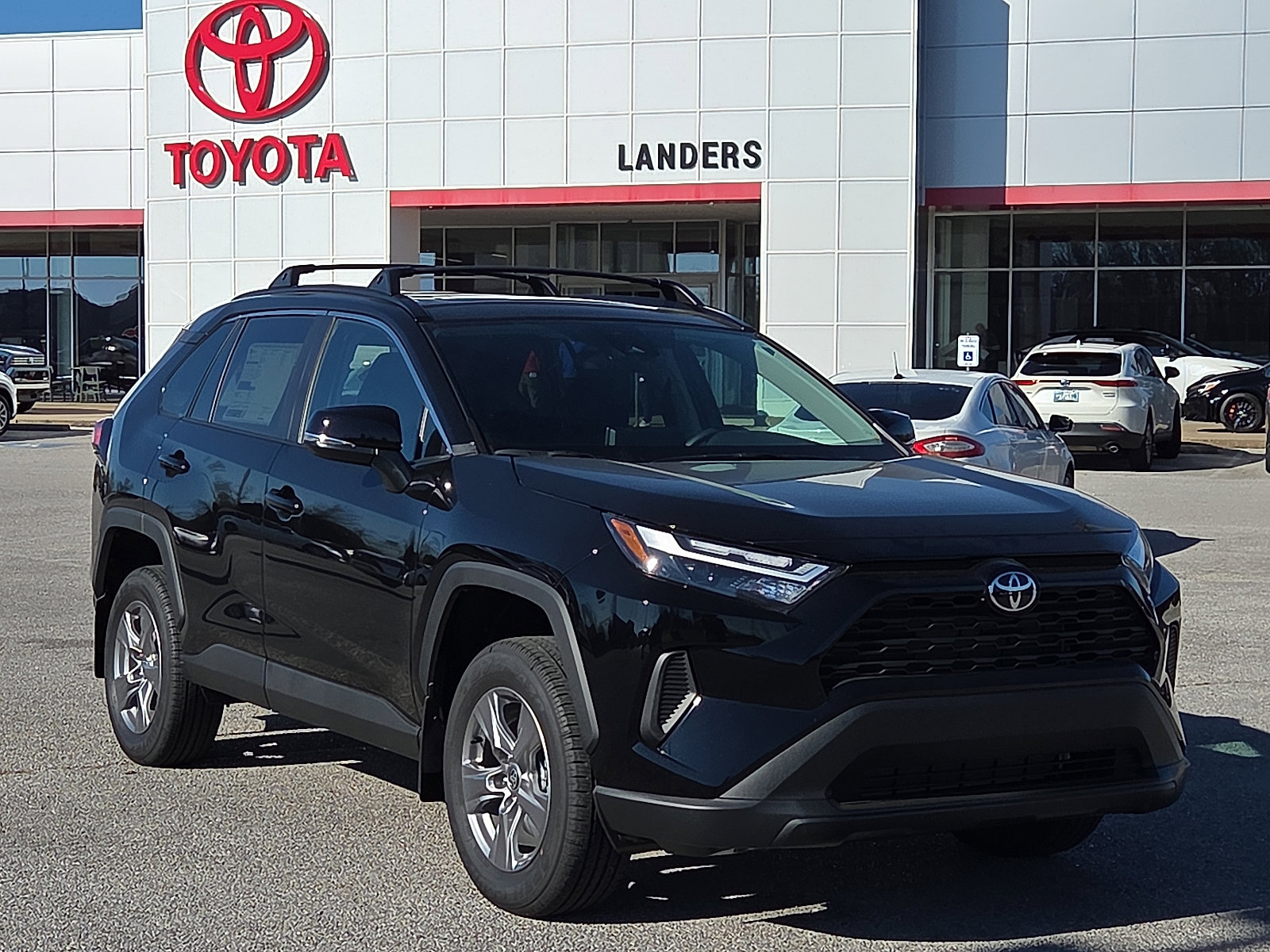 2025 Toyota RAV4 XLE's photo