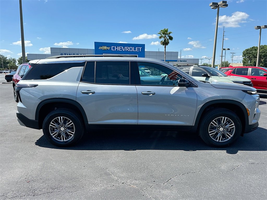2025 Chevrolet Traverse photo 3