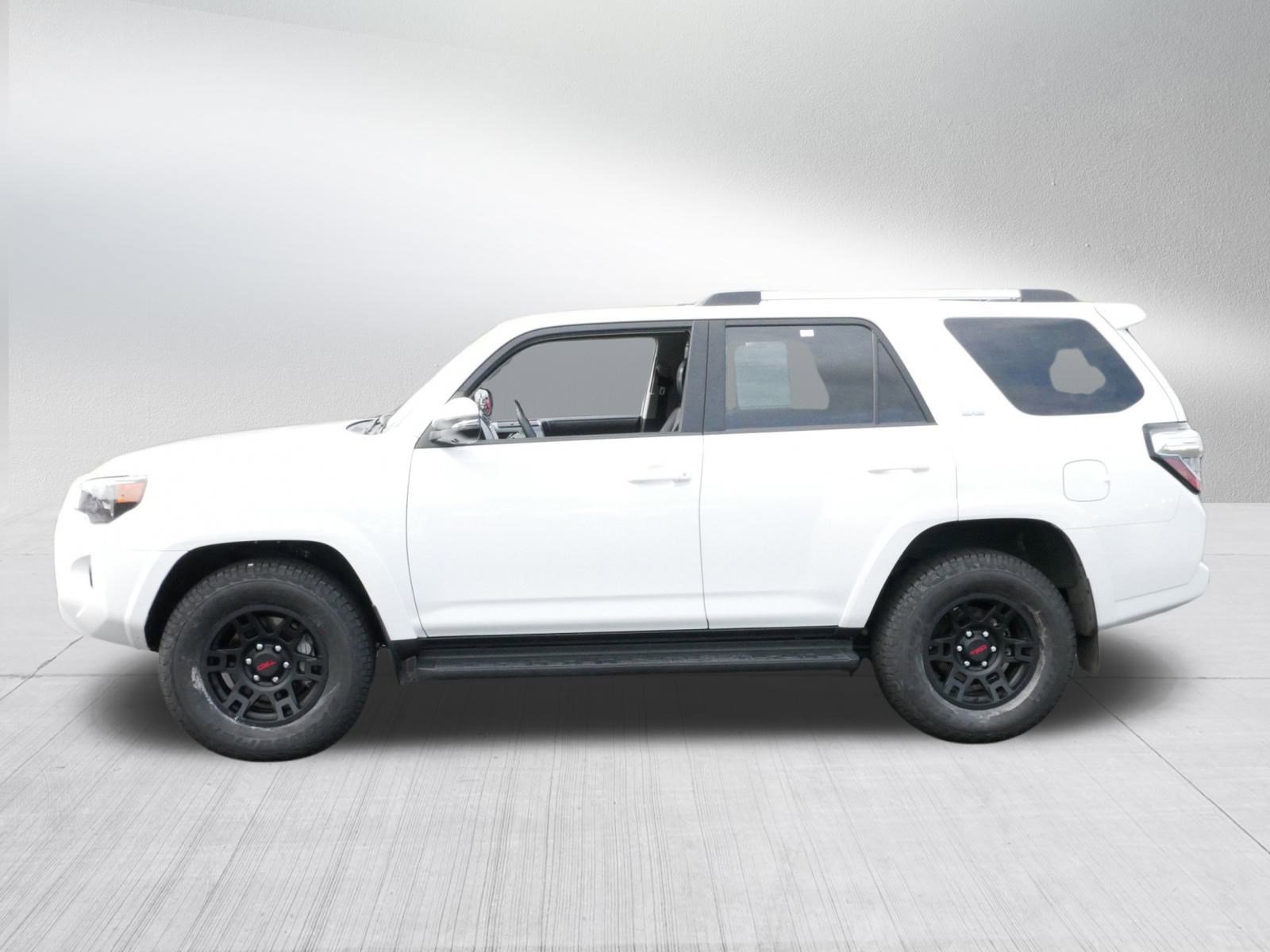 2024 Toyota 4Runner SR5 Premium photo 4