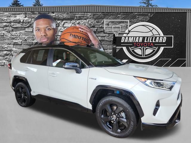 2021 Toyota RAV4 XSE's photo