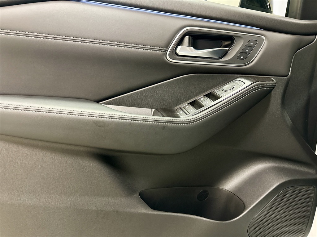 2026 Nissan Rogue Platinum photo 19