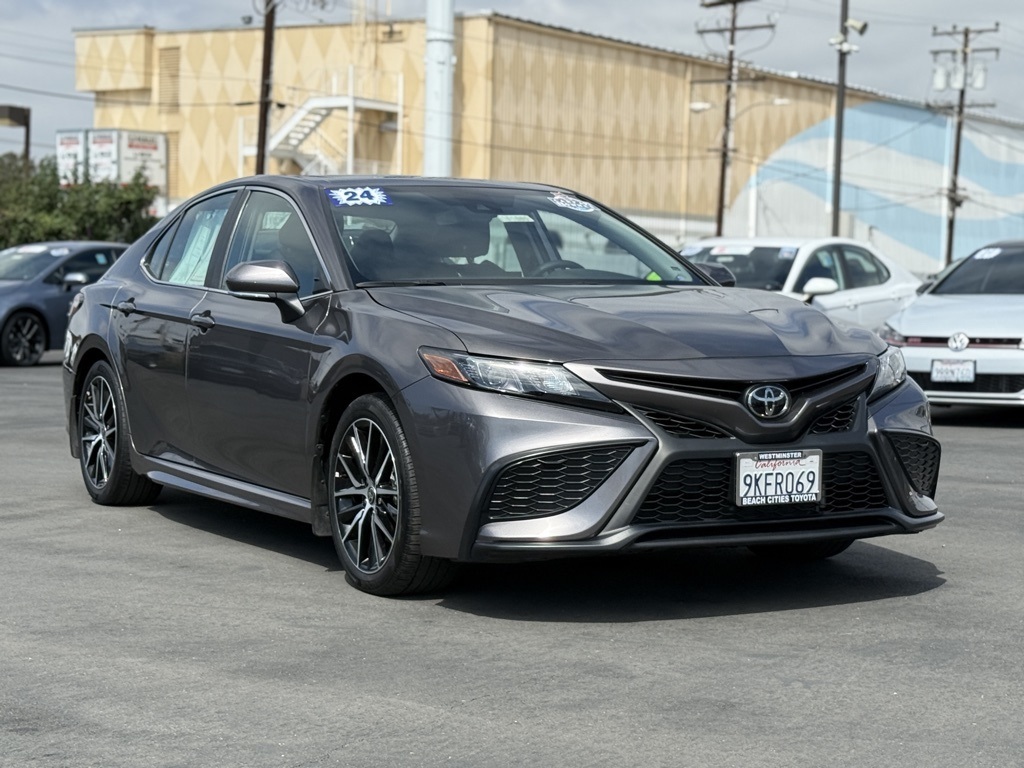2024 Toyota Camry SE photo 2