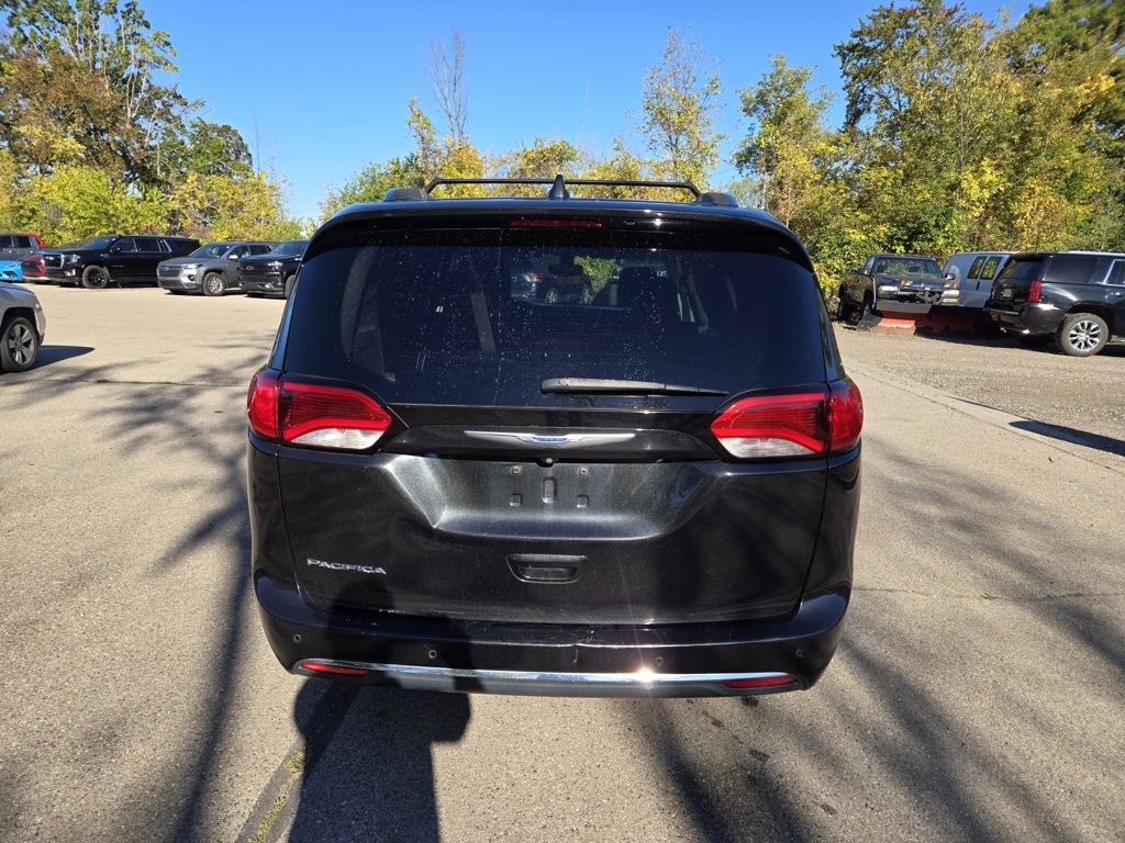 2018 Chrysler Pacifica Touring L photo 4