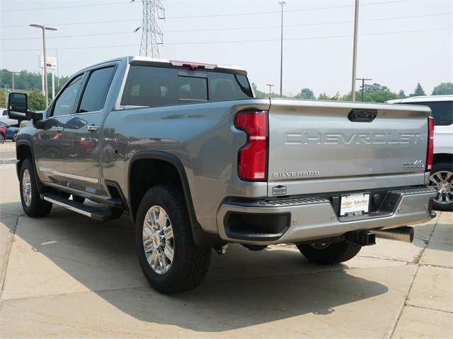 2025 Chevrolet Silverado 3500HD High Country photo 4