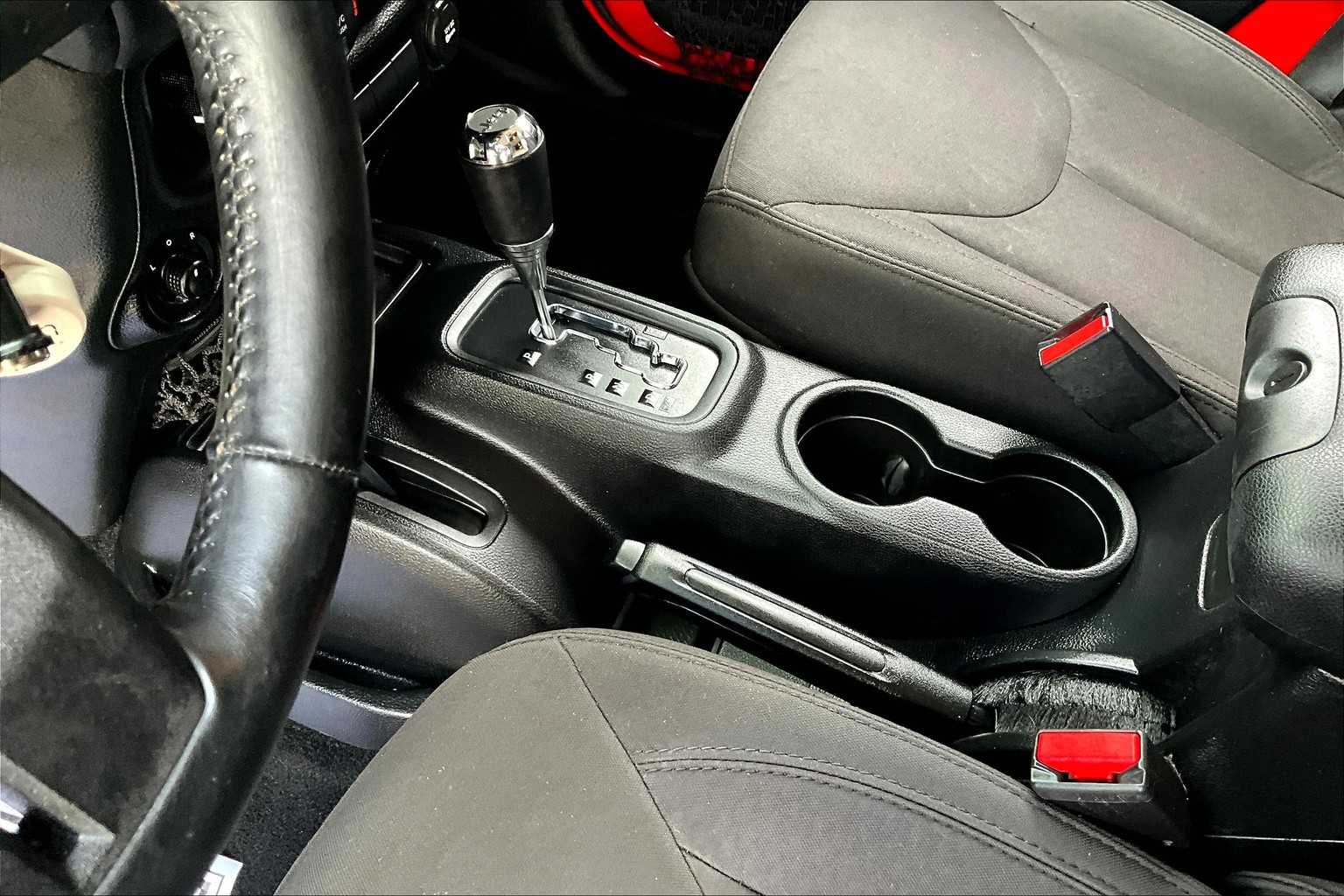 2015 Jeep Wrangler Unlimited Sport photo 14