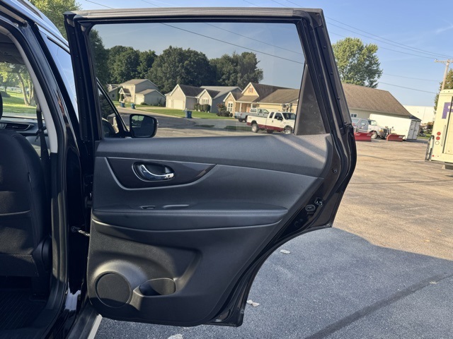 2018 Nissan Rogue SV photo 15