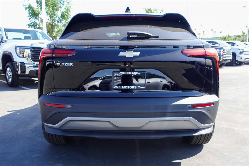 2025 Chevrolet Blazer photo 4