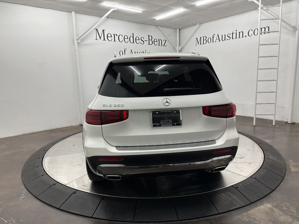 2025 Mercedes Benz GLB 250 photo 6