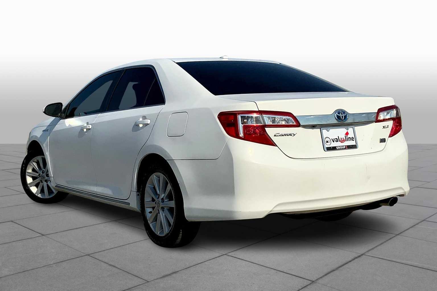 2014 Toyota Camry Hybrid XLE photo 10