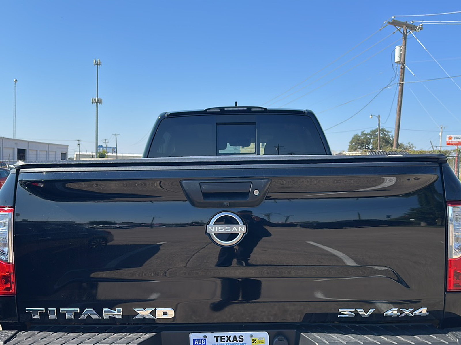 2023 Nissan Titan SV Crew Cab photo 2