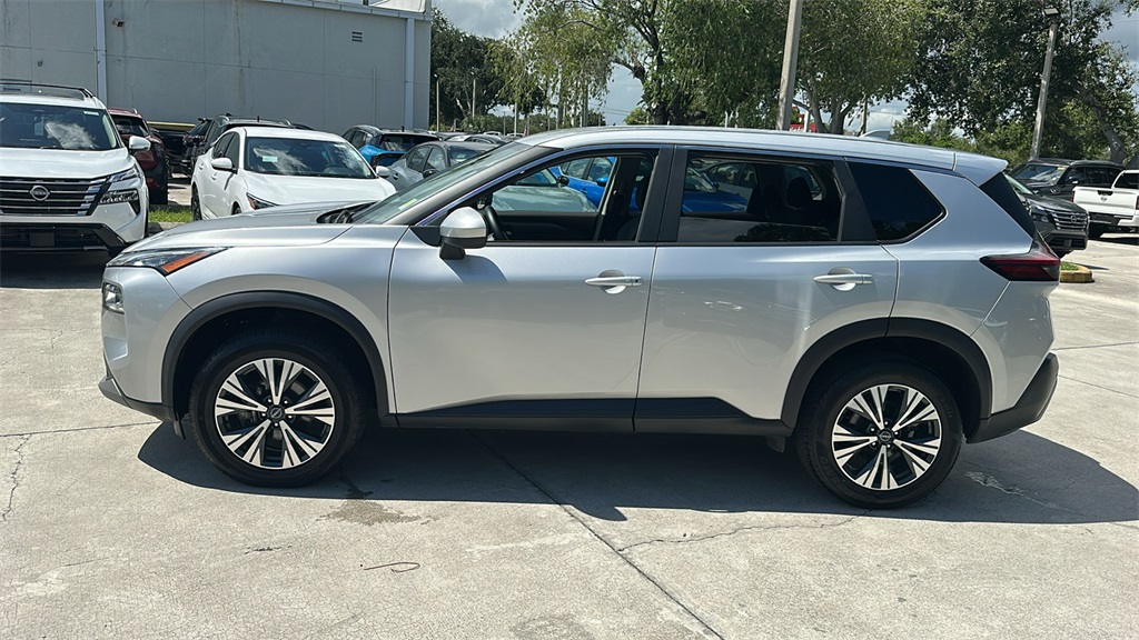2023 Nissan Rogue SV photo 2