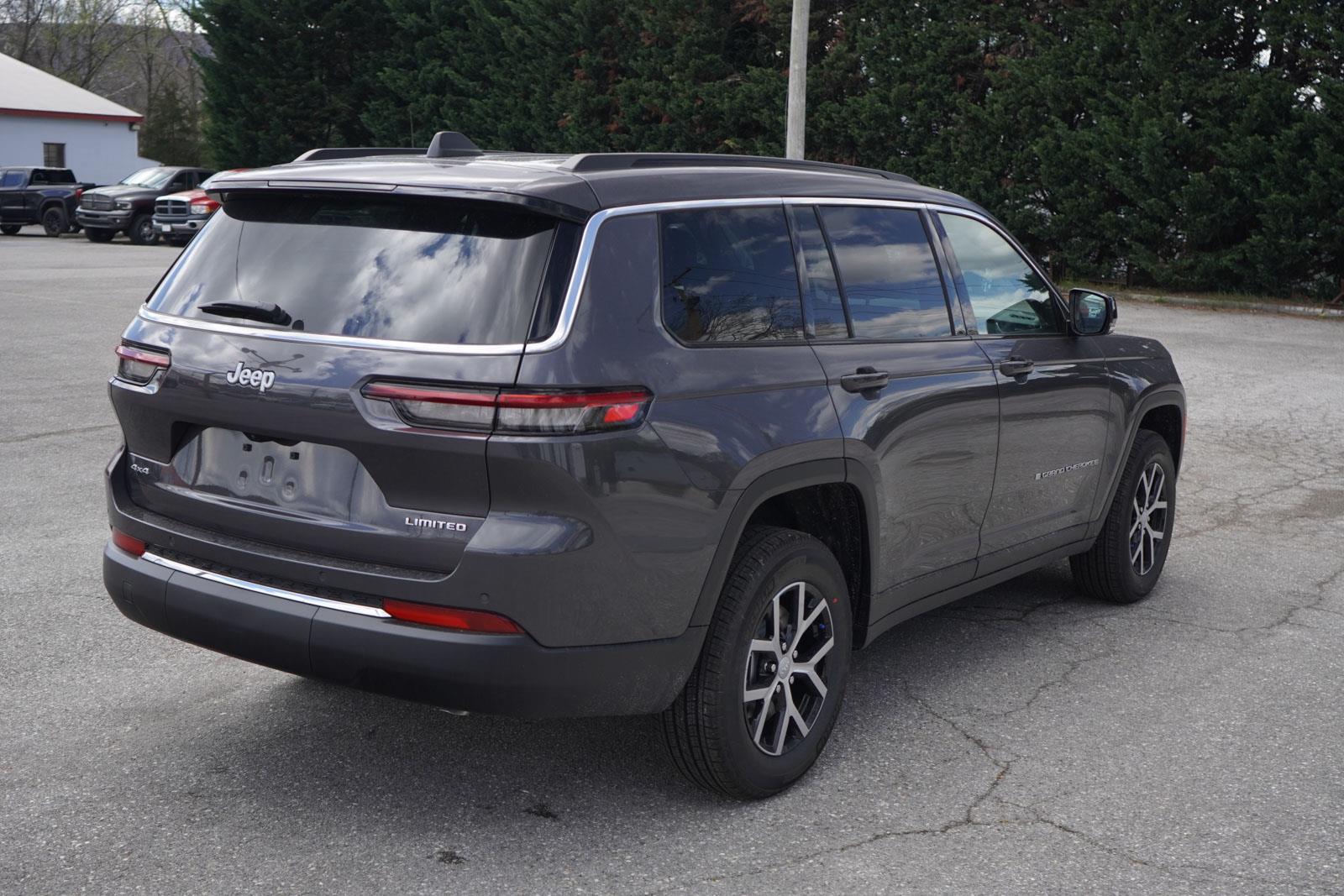 2025 Jeep Grand Cherokee Limited photo 2