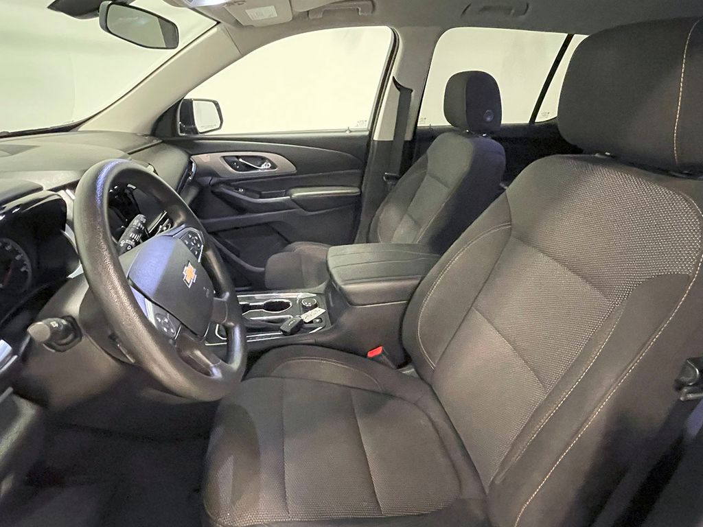 2019 Chevrolet Traverse LS photo 2