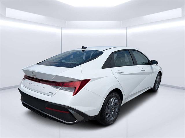 2025 Hyundai Elantra Hybrid Blue photo 3