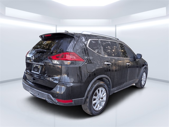 2019 Nissan Rogue SV photo 3