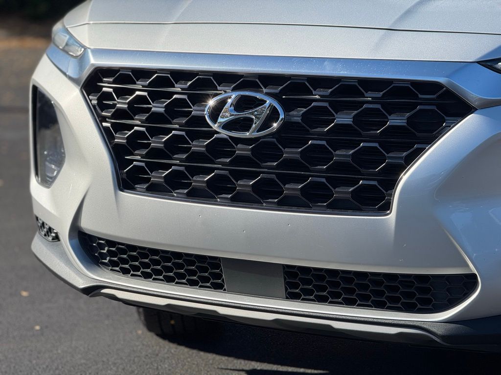 2019 Hyundai Santa Fe SE photo 3