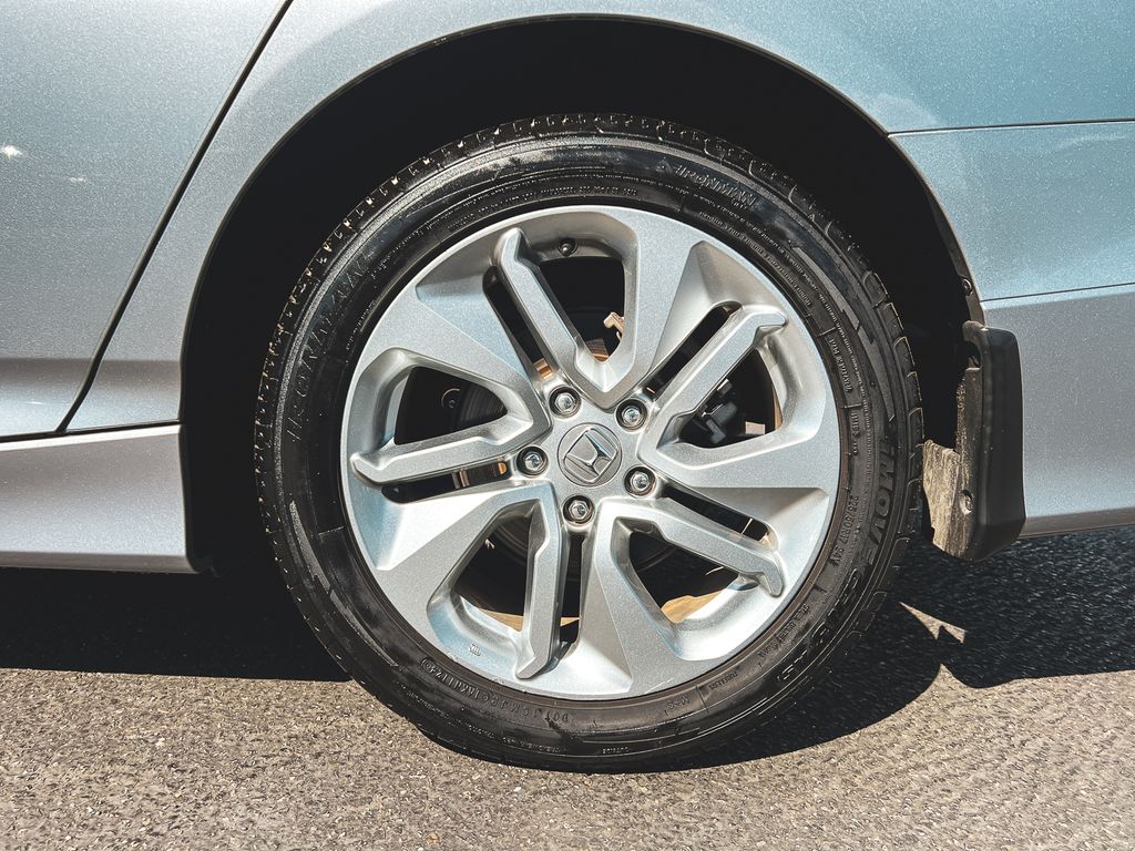 2020 Honda Accord LX photo 4