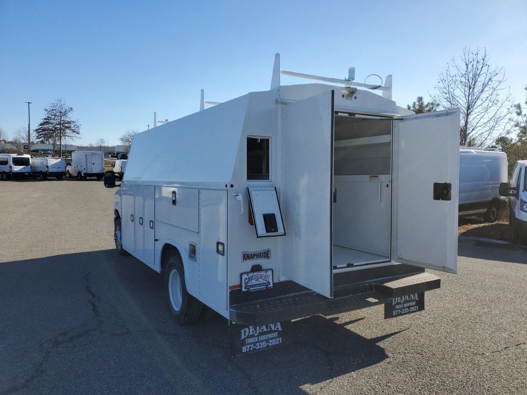 2025 Ford E-350 Base photo 4