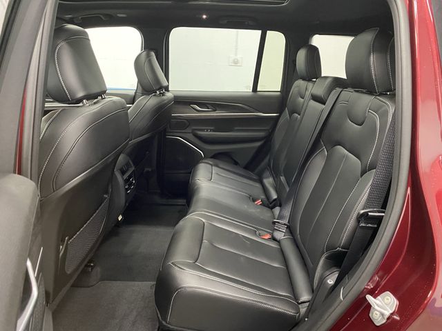 2025 Jeep Grand Cherokee Limited photo 32