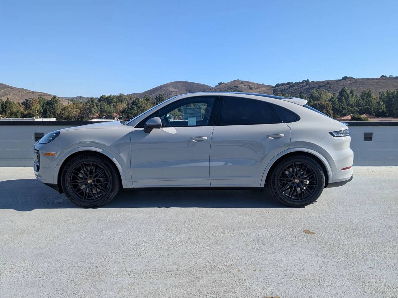 2026 Porsche Cayenne Coupe photo 2