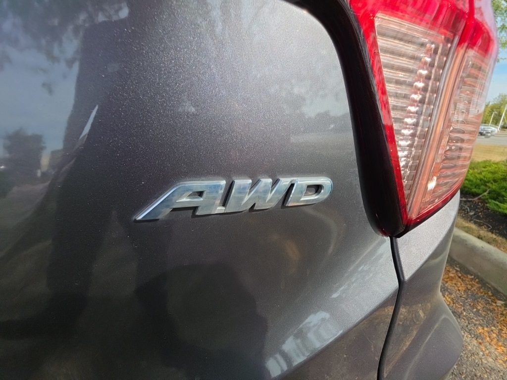 2016 Honda HR-V LX photo 3