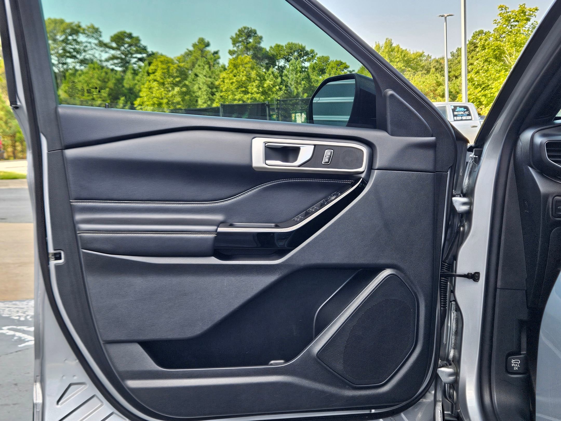 2023 Ford Explorer ST photo 17