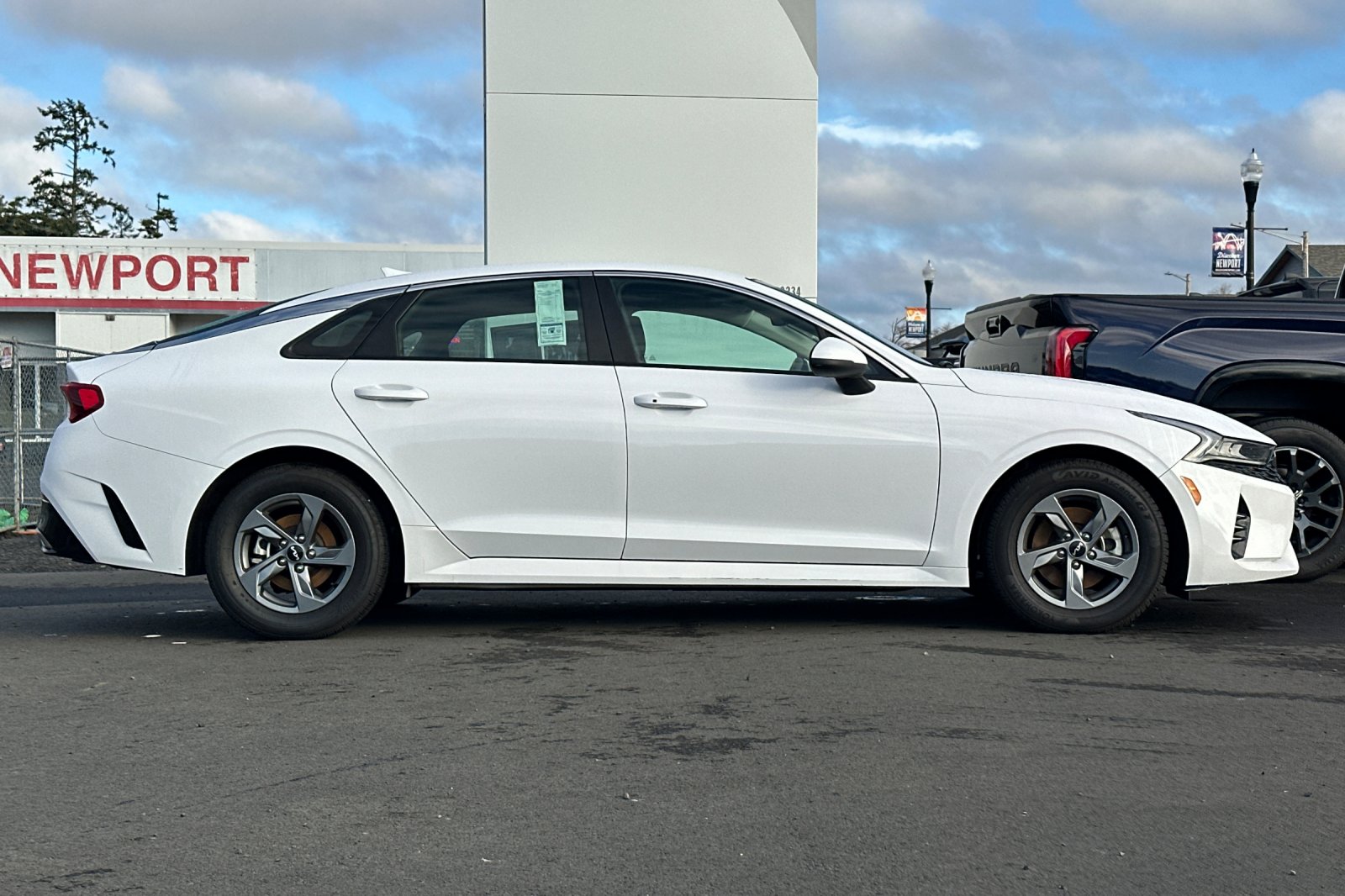 2023 Kia K5 LXS photo 2