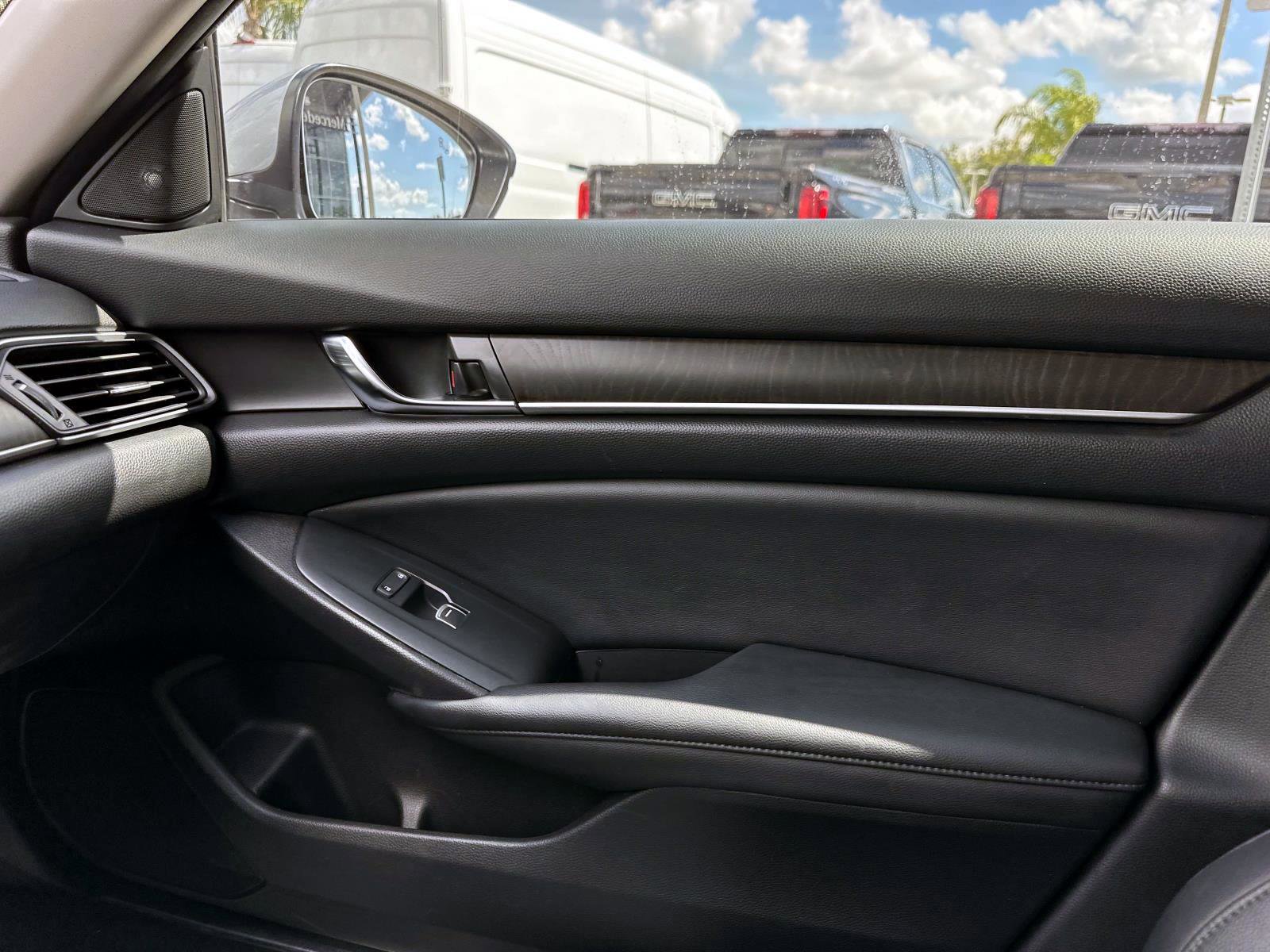 2020 Honda Accord Hybrid EX-L photo 23